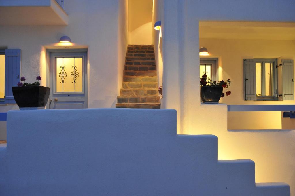 Evita Apartments Aliki  Exterior photo